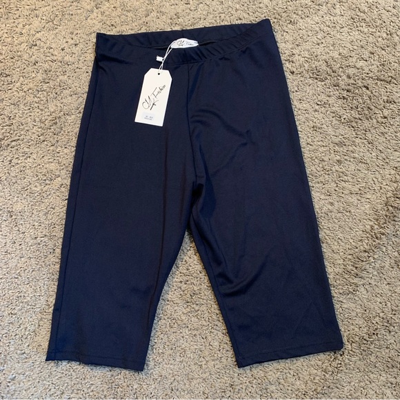 NWT CM Fashion Navy Shorts Medium - Picture 1 of 4